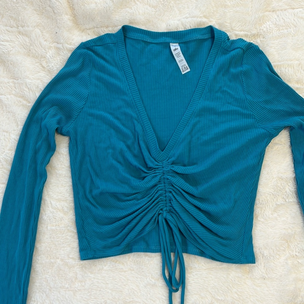 Alo Ribbed Long Sleeve Clenched Top